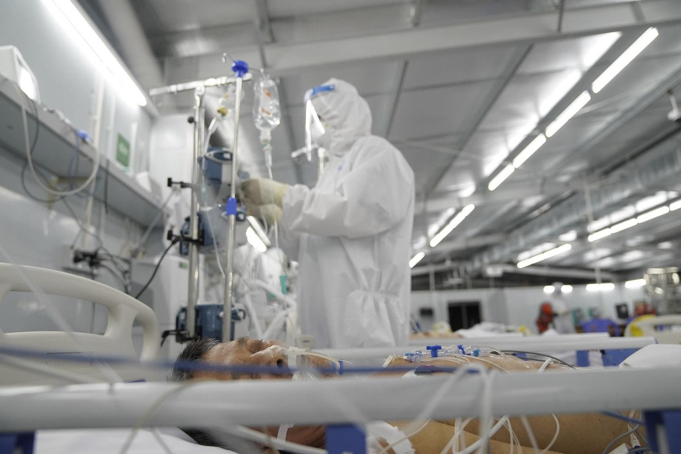 "Những nhà du hành vũ trụ" đã ngày đêm chiến đấu với đại dịch giữ lại sinh mạng cho nhân dân "Những nhà du hành vũ trụ" đã ngày đêm chiến đấu với đại dịch giữ lại sinh mạng cho nhân dân