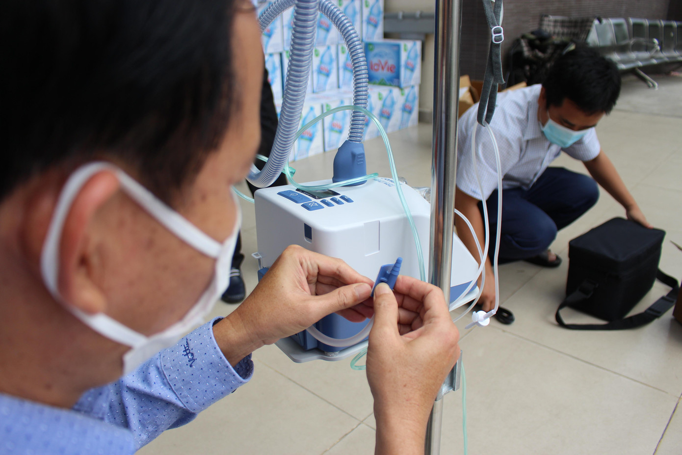 Trang thiết bị y tế được bạn đọc Báo Tiền Phong hỗ trợ sẽ đồng hành cùng bác sĩ cứu chữa người bệnh.