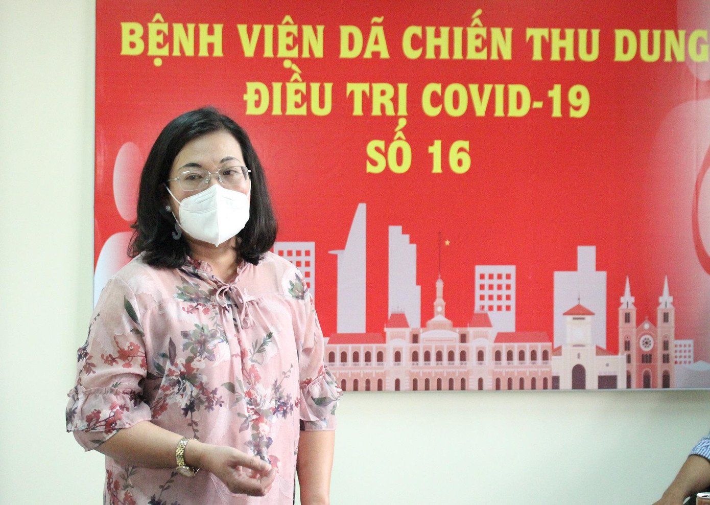 PGS.TS.BS Hoàng Thị Diễm Tuyết nhấn mạnh việc cần thiết phải chích ngừa vắc xin COVID-19 cho phụ nữ mang thai. PGS.TS.BS Hoàng Thị Diễm Tuyết nhấn mạnh việc cần thiết phải chích ngừa vắc xin COVID-19 cho phụ nữ mang thai.