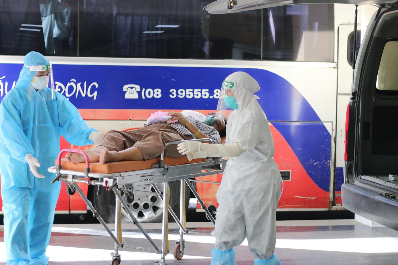 Cộng đồng tuyệt đối không nên chủ quan dù đã được chích đủ hai mũi vắc xin