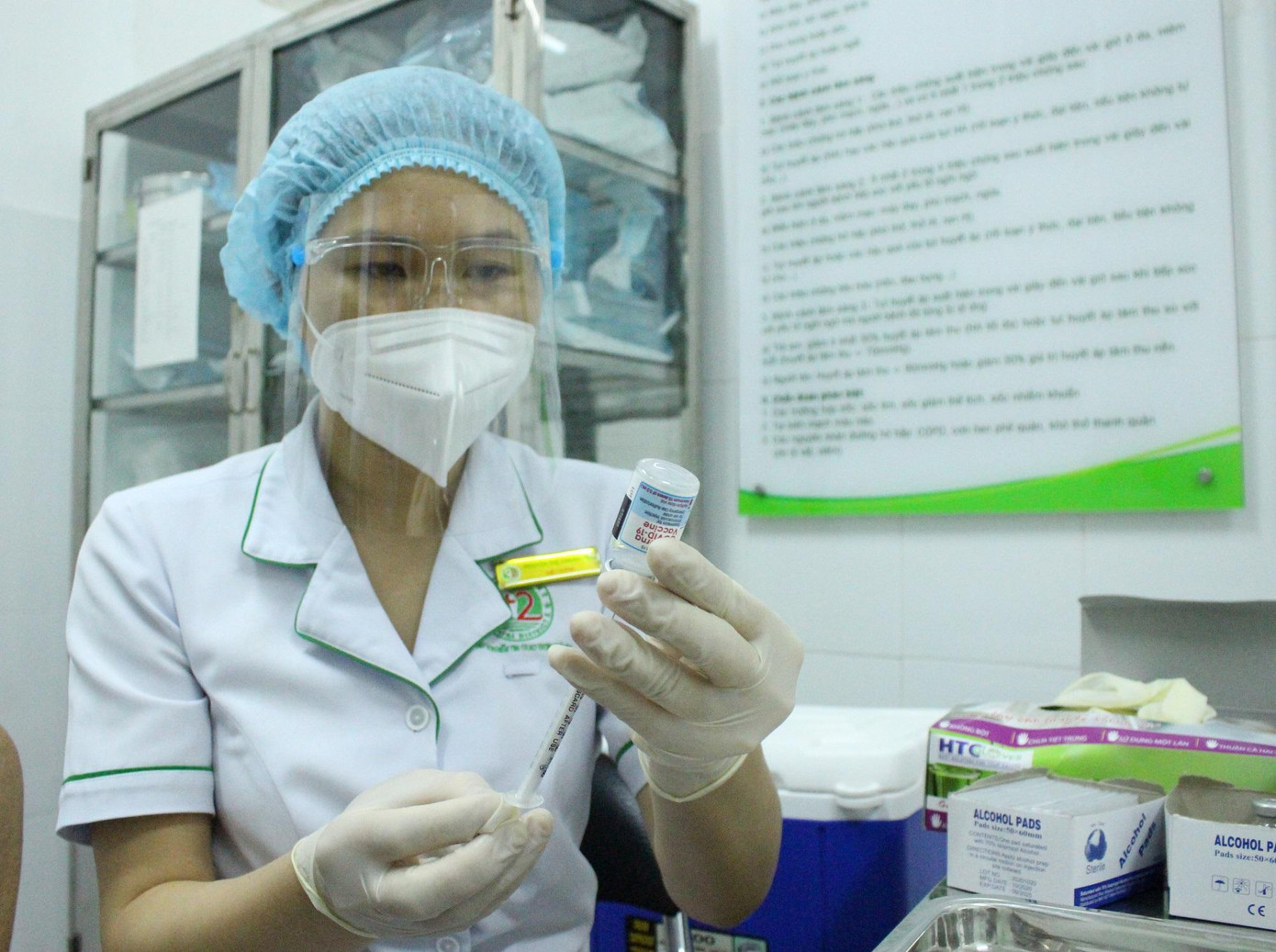 Phụ nữ mang thai đang nằm trong nhóm bị trì hoãn chích vắc xin ngừa COVID-19. Phụ nữ mang thai đang nằm trong nhóm bị trì hoãn chích vắc xin ngừa COVID-19.