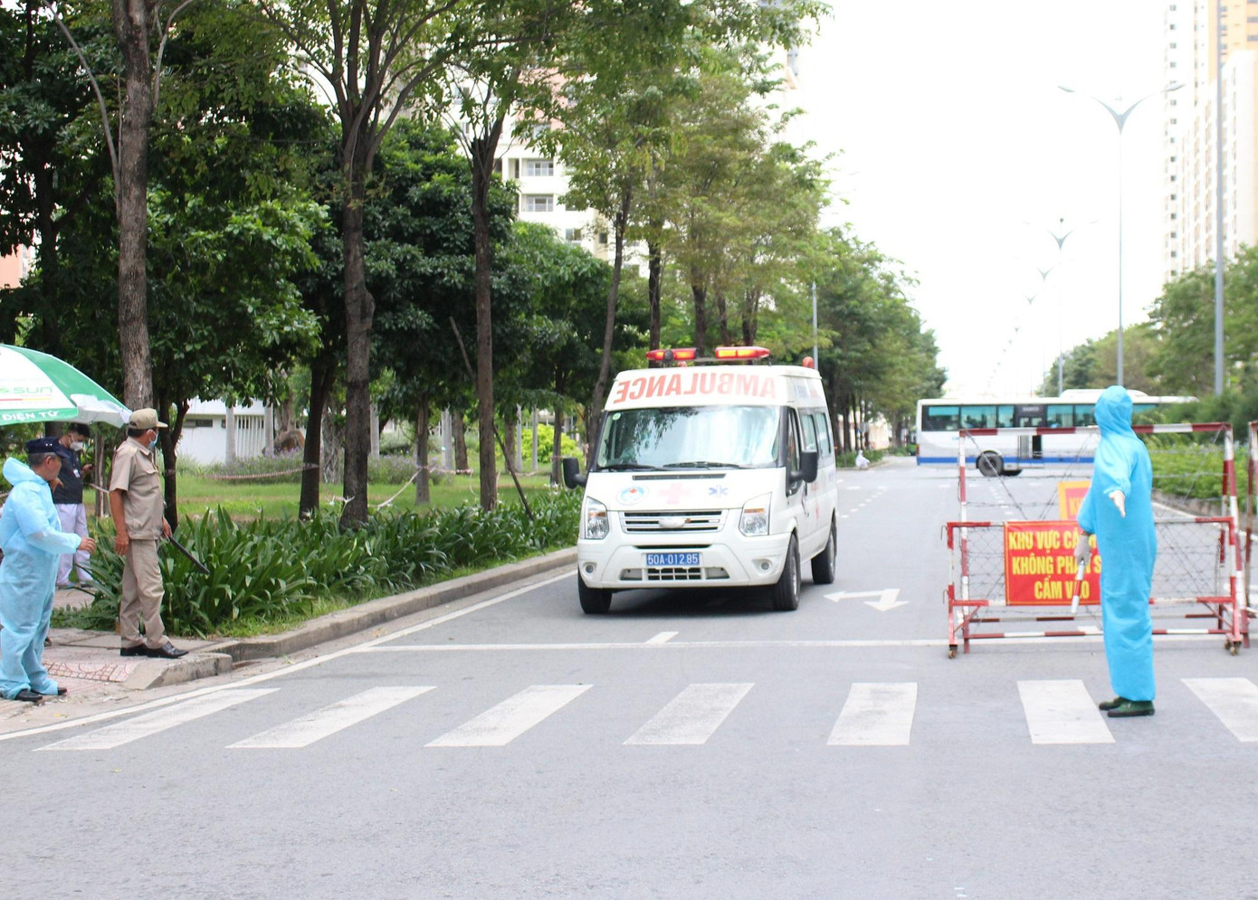 Lượng phương tiện và nhân sự phục vụ cấp cứu cần được tăng thêm để kịp thời ứng phó với dịch COVID-19. Lượng phương tiện và nhân sự phục vụ cấp cứu cần được tăng thêm để kịp thời ứng phó với dịch COVID-19.