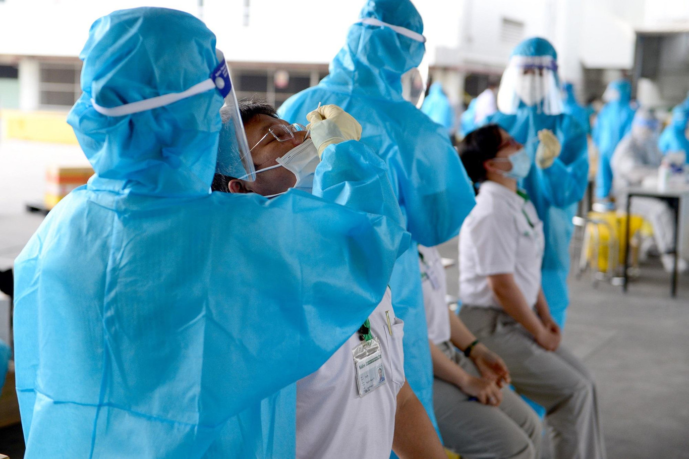 Chiến dịch xét nghiệm cộng đồng đang được thành phố yêu cầu sớm kết thúc để kịp thời phát hiện F0. Chiến dịch xét nghiệm cộng đồng đang được thành phố yêu cầu sớm kết thúc để kịp thời phát hiện F0.