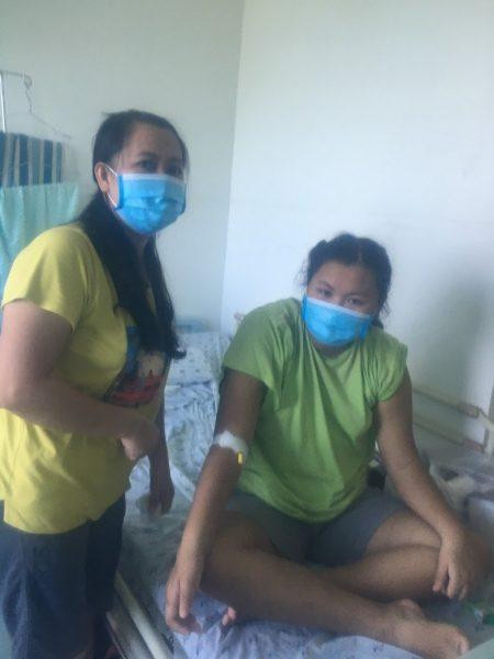 Hai mẹ con bệnh nhân hiện đã âm tính với SARS-CoV-2 xuất viện về nhà tiếp tục theo dõi y tế. Hai mẹ con bệnh nhân hiện đã âm tính với SARS-CoV-2 xuất viện về nhà tiếp tục theo dõi y tế.