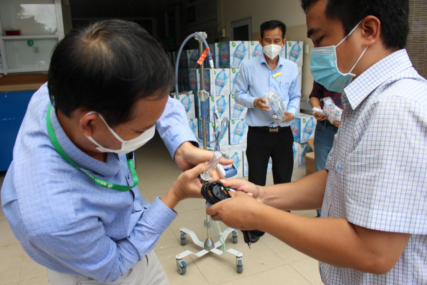 Cuộc chiến với dịch COVID-19 đang rất cần sự chung tay hỗ trợ từ cộng đồng.