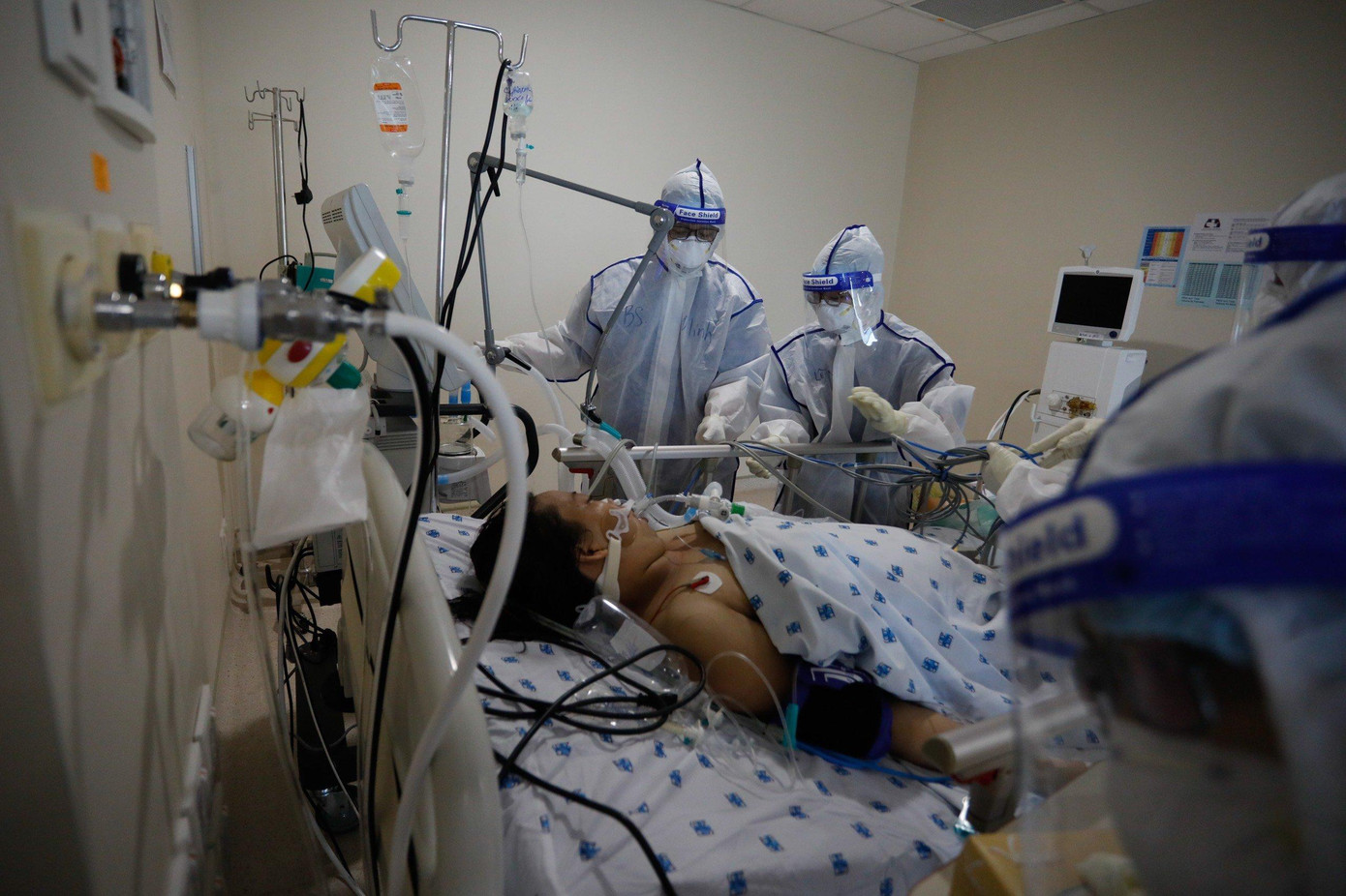 Trung tâm Hồi sức COVID-19 do Bệnh viện Đại học Y Dược phụ trách đi vào hoạt động từ đầu tháng 8/2021. Trung tâm Hồi sức COVID-19 do Bệnh viện Đại học Y Dược phụ trách đi vào hoạt động từ đầu tháng 8/2021.