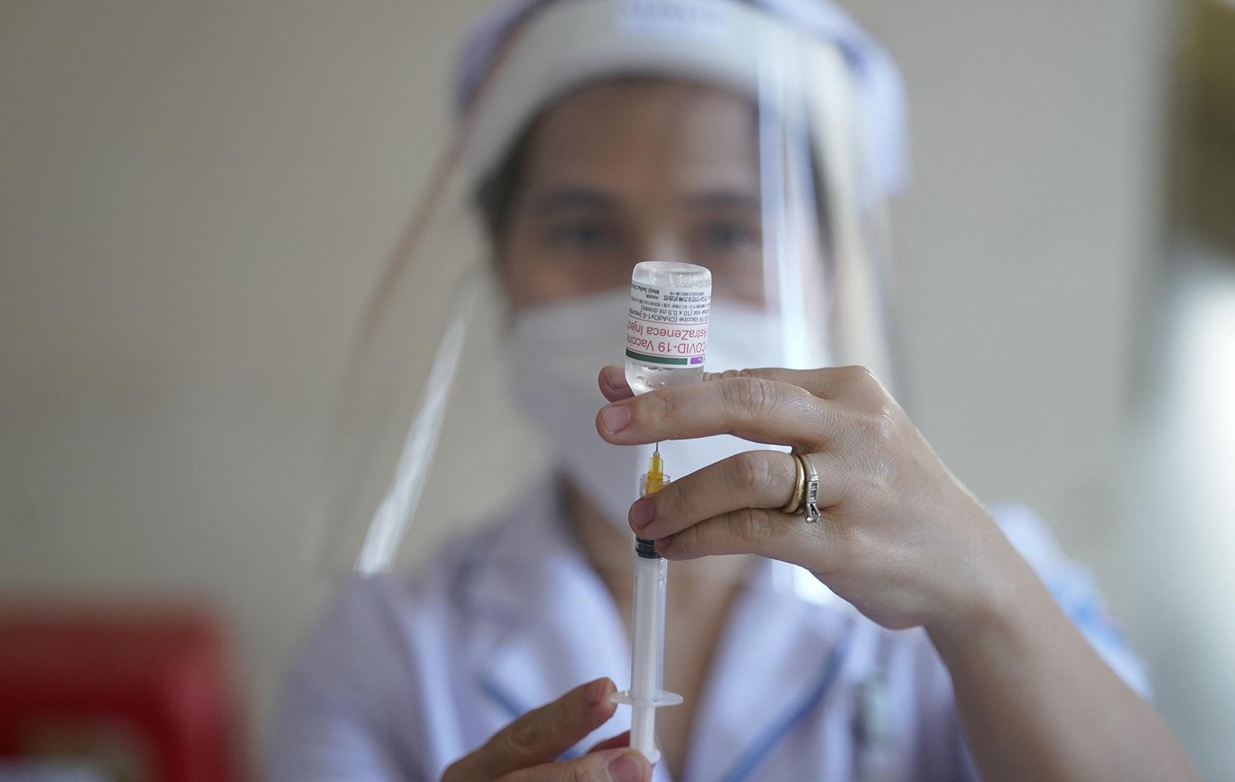 Vắc xin COVID-19 được xem là "vũ khí" hiệu quả nhất trong cuộc chiến đẩy lùi dịch bệnh Vắc xin COVID-19 được xem là "vũ khí" hiệu quả nhất trong cuộc chiến đẩy lùi dịch bệnh