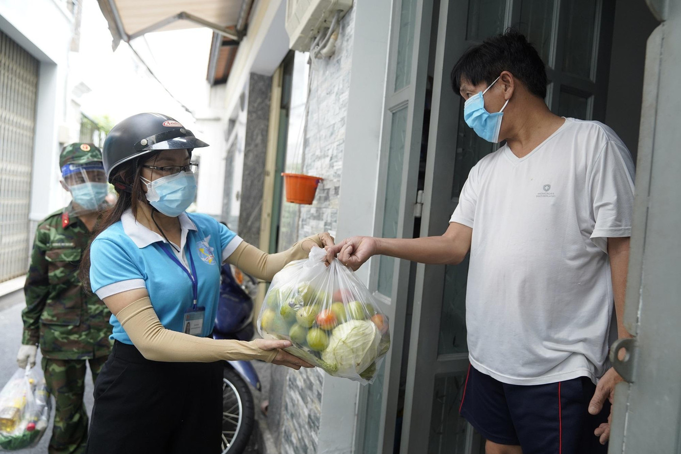Các chiến dịch hỗ trợ an sinh cho người dân trong giai đoạn cao điểm dịch bệnh đang được TPHCM nỗ lực triển khai Các chiến dịch hỗ trợ an sinh cho người dân trong giai đoạn cao điểm dịch bệnh đang được TPHCM nỗ lực triển khai