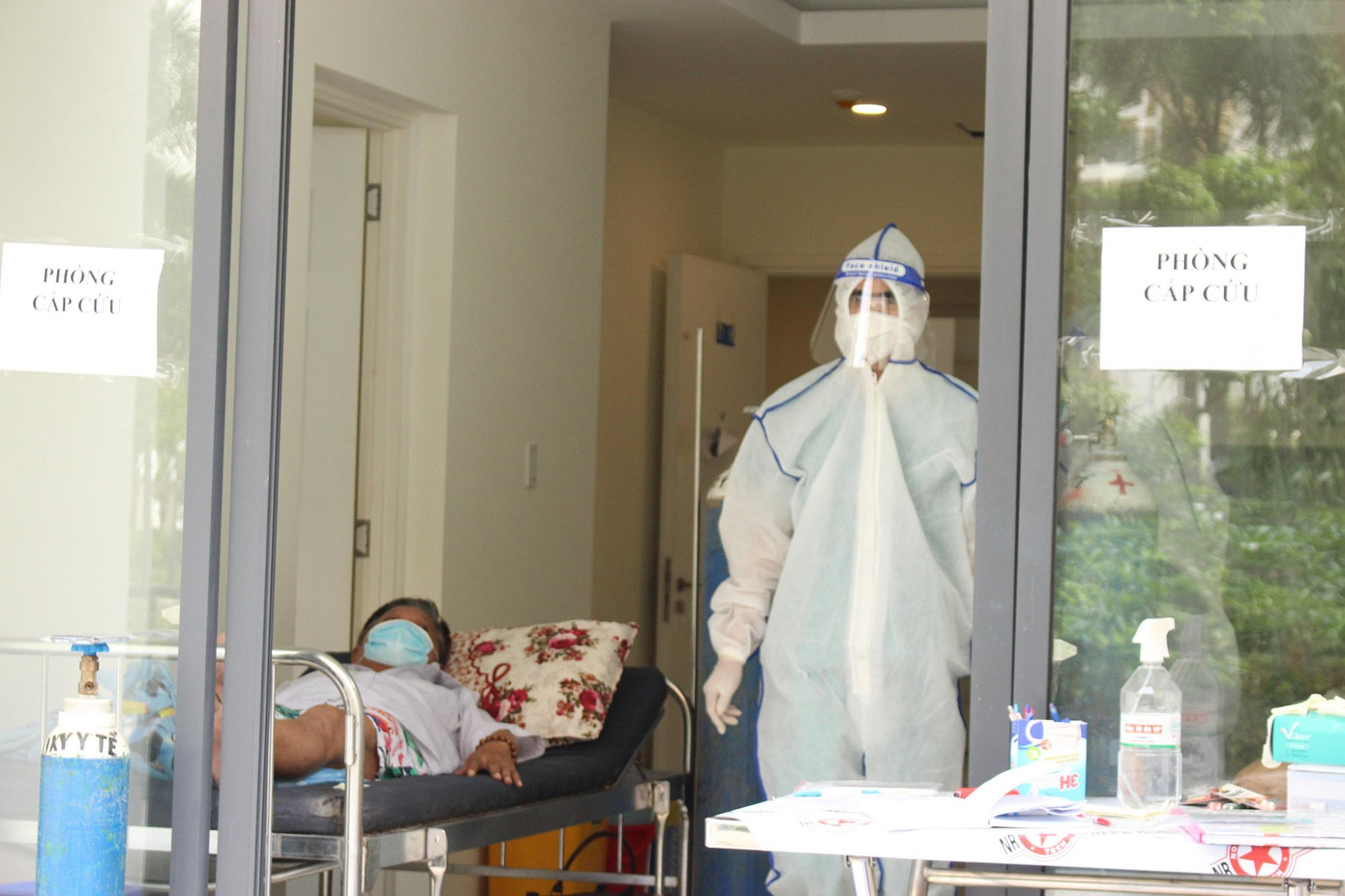 Cuộc chiến chống dịch đang rất cần sự dấn thân, công hiến từ lực lượng y tế.