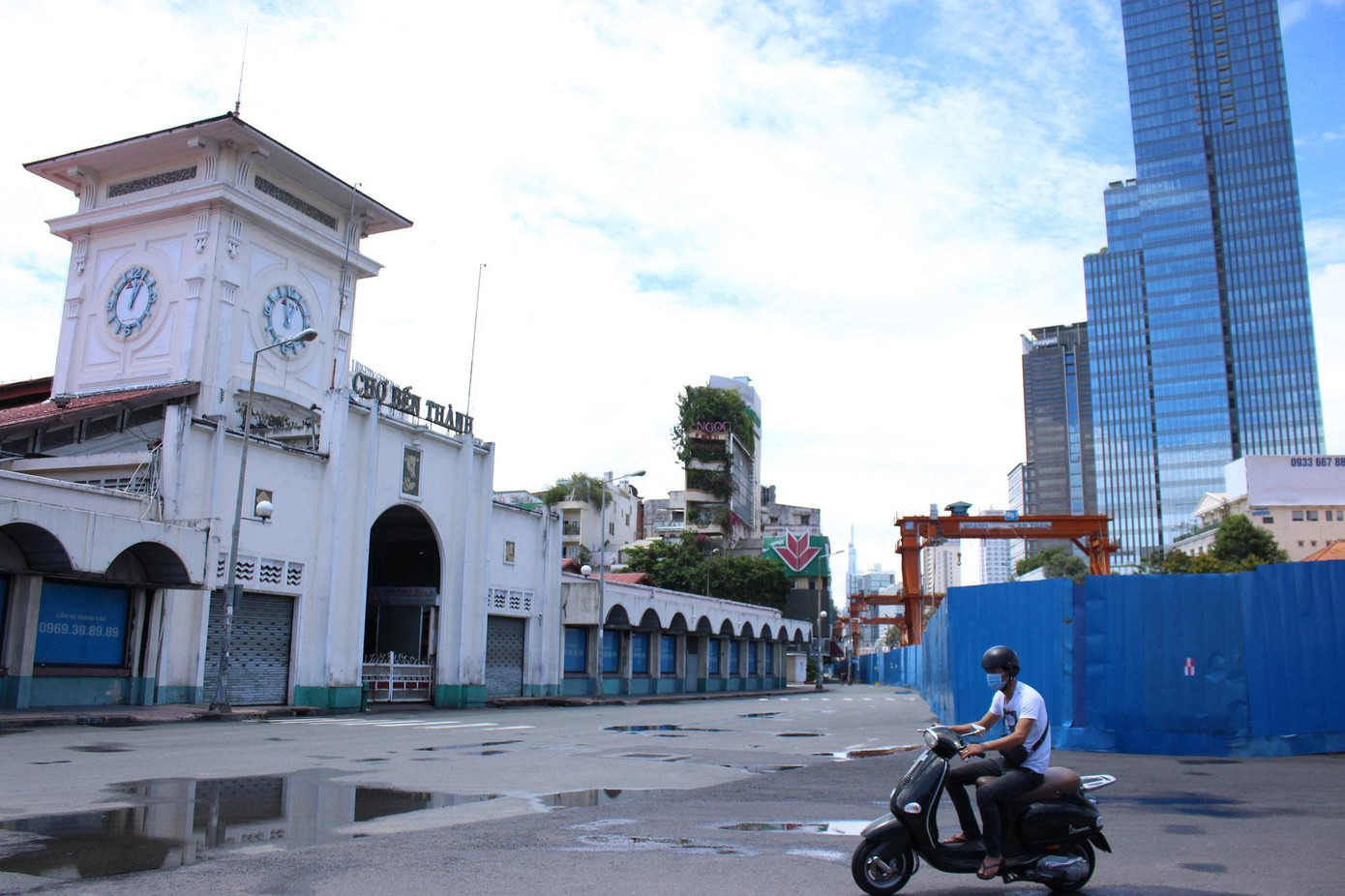 Thành phố kêu gọi người dân "thắt lưng buộc bụng" trong 2 tuần chống dịch. Thành phố kêu gọi người dân "thắt lưng buộc bụng" trong 2 tuần chống dịch.