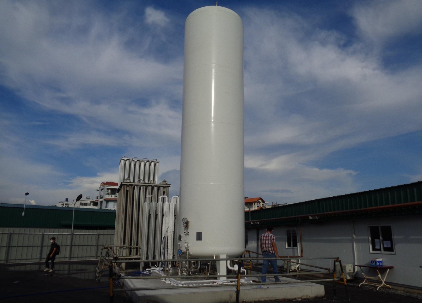 Bồn oxy tại Trung tâm sẽ được lắp thêm để đáp ứng cho nhu cầu điều trị ca bệnh nặng. Bồn oxy tại Trung tâm sẽ được lắp thêm để đáp ứng cho nhu cầu điều trị ca bệnh nặng.