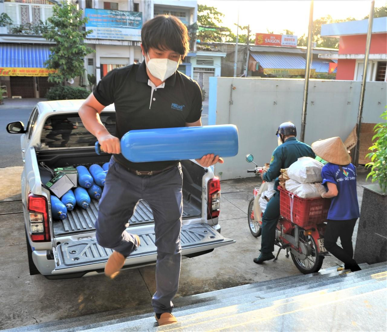 Người sáng lập ATM-oxy kêu gọi cộng đồng hãy trả lại vỏ bình oxy vì sự sống của người khác.