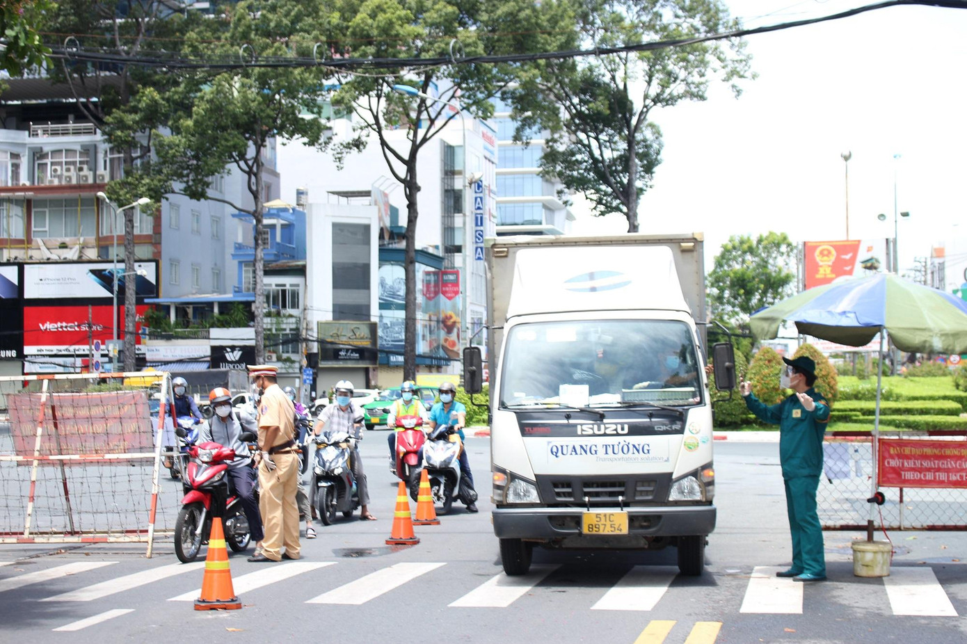 Số lượng phương tiện tăng 5% là không đáng kể trong bối cảnh nhiều dịch vụ đã hoạt động trở lại Số lượng phương tiện tăng 5% là không đáng kể trong bối cảnh nhiều dịch vụ đã hoạt động trở lại