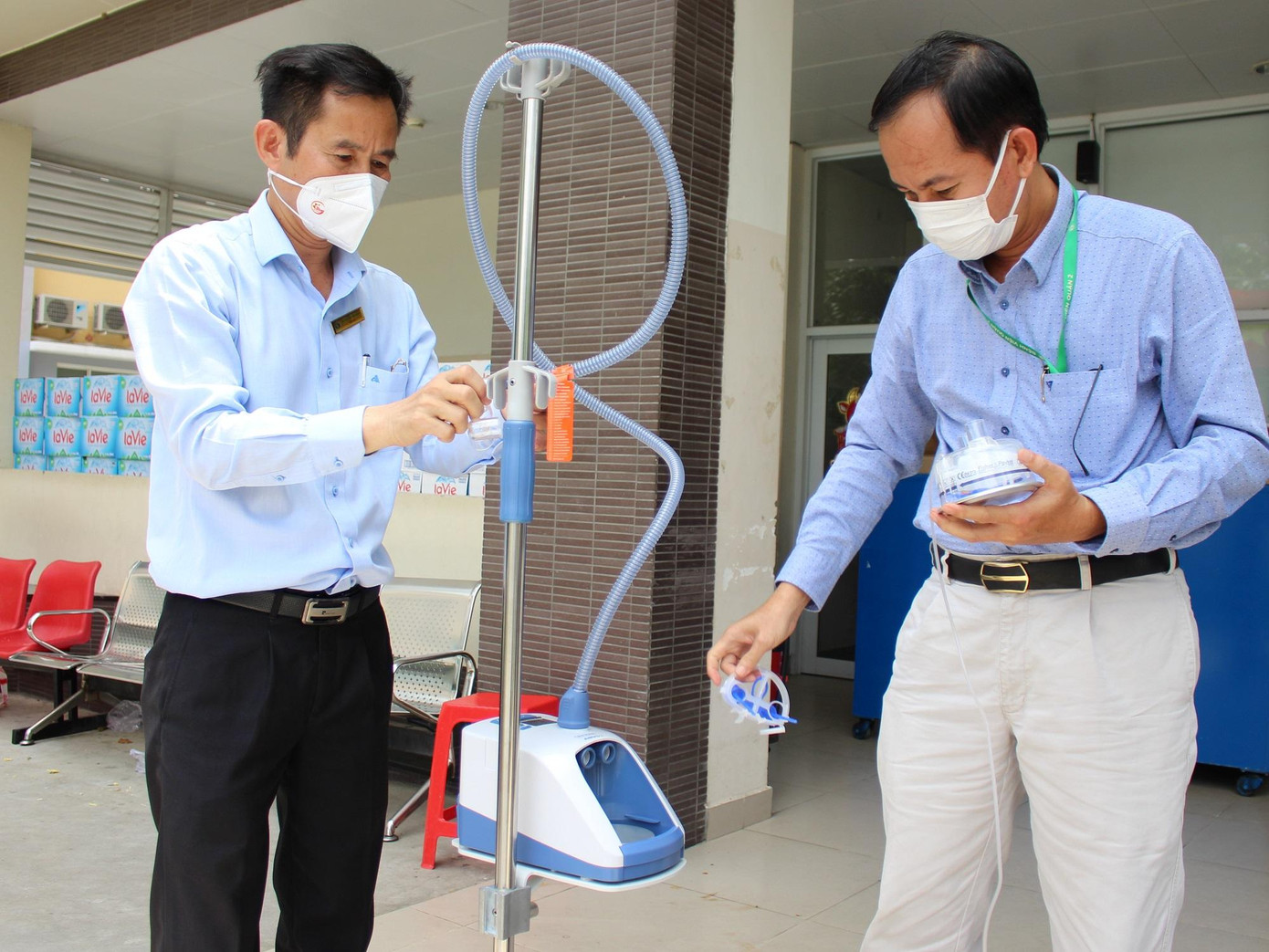 Nhiều mạnh thường quân khắp trong và ngoài nước đang nhiệt tình hưởng ứng cuộc vận động hỗ trợ tuyến đầu chống dịch Báo Tiền Phong phát động.