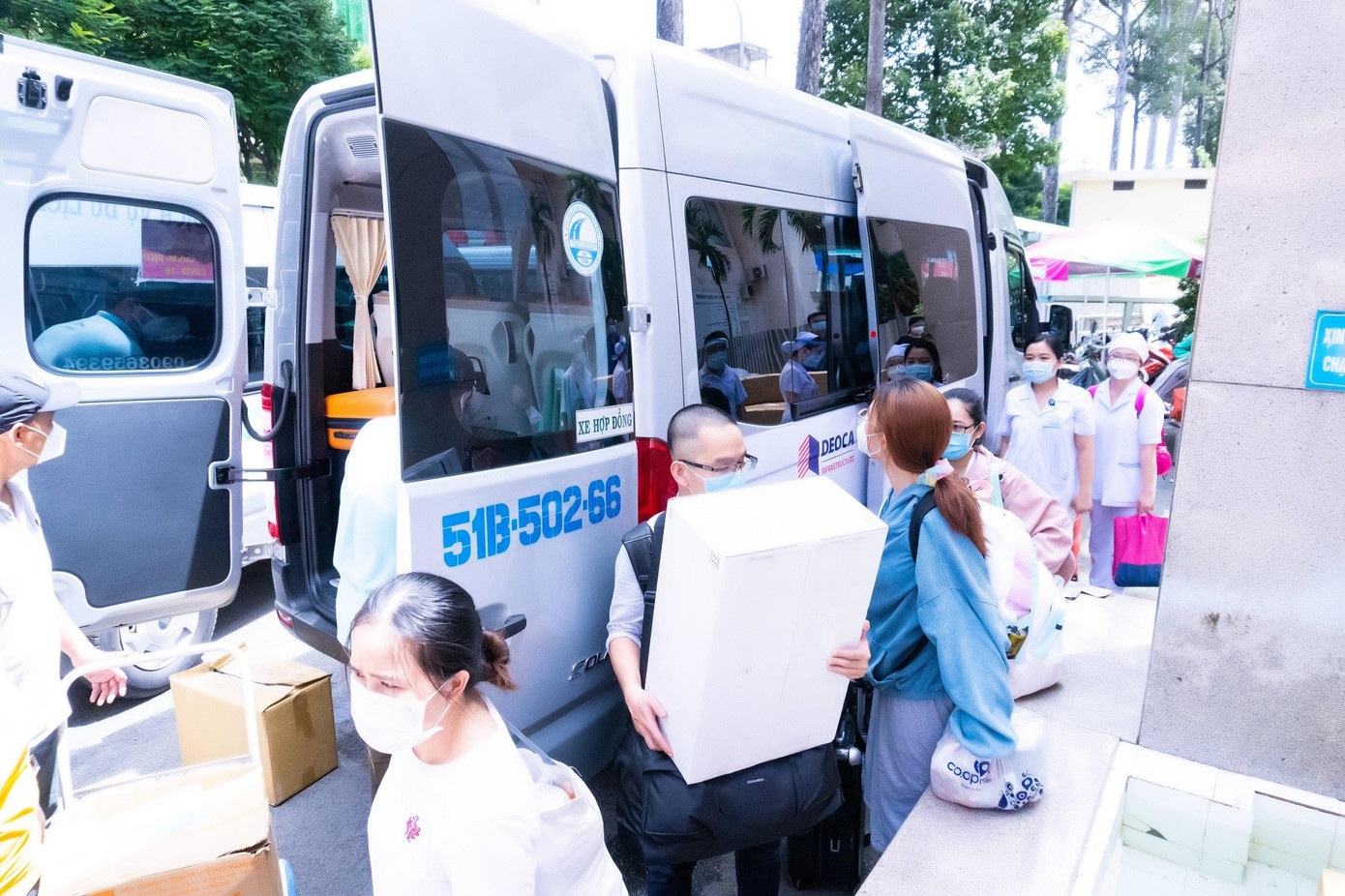 Các y bác sĩ đã mang theo nhiều vật tư y tế cần thiết phục vụ cho hoạt động chăm sóc, điều trị bệnh nhân.