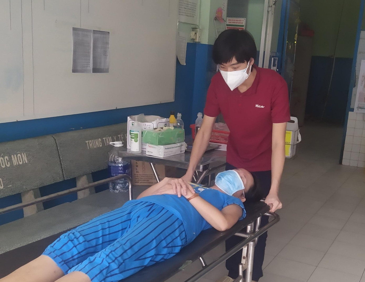 F0 chuyển nặng nhập viện đang tạo ra áp lực rất lớn lên hoạt động điều trị cho người bệnh. F0 chuyển nặng nhập viện đang tạo ra áp lực rất lớn lên hoạt động điều trị cho người bệnh.