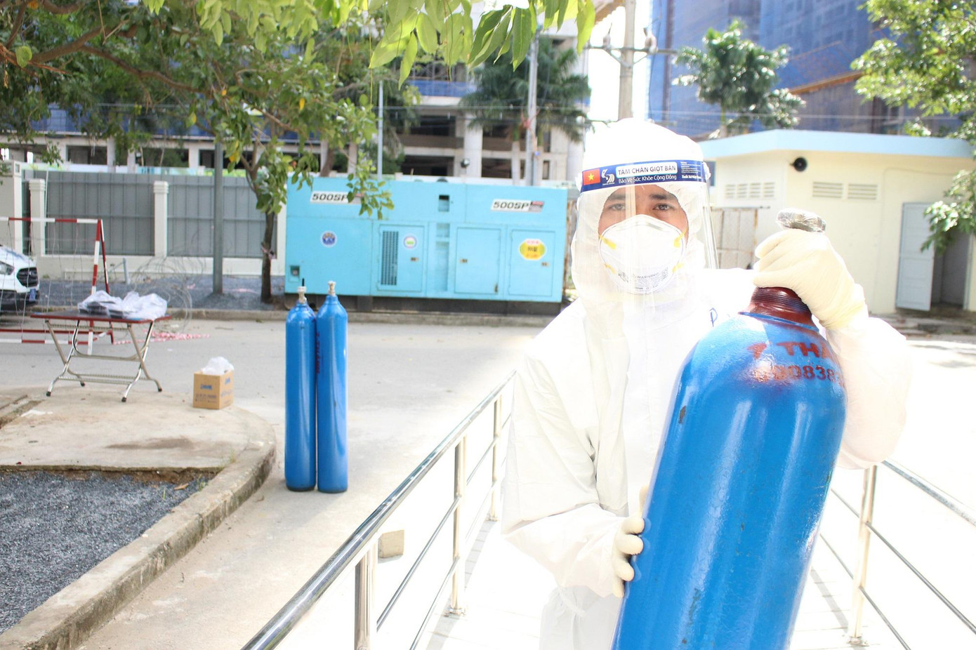 Cuộc chiến chống dịch COVID-19 đang cần sự chung tay hỗ trợ của mọi tổ chức, cá nhân đặc biệt là lĩnh vực y tế.