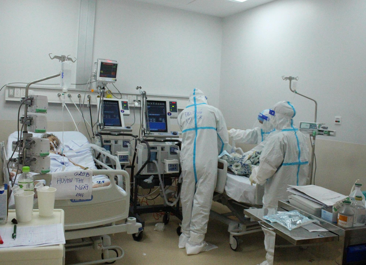 Với 500 giường đang vận hành nhưng thực tế số bệnh nhân điều trị hiện gần 600 người. Với 500 giường đang vận hành nhưng thực tế số bệnh nhân điều trị hiện gần 600 người.