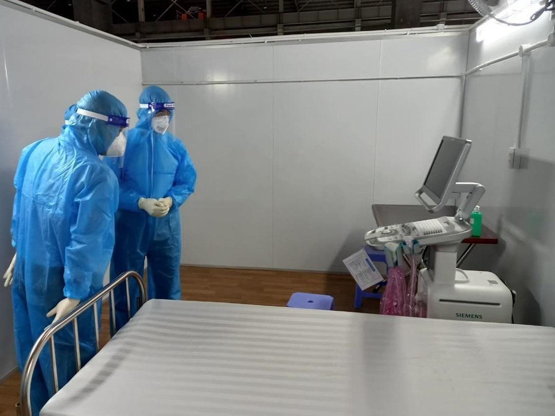 Những giường bệnh đầu tiên của Trung tâm Hồi sức COVID-19 do bệnh viện Bạch Mai phụ trách đã sẵn sàng để nhận bệnh.