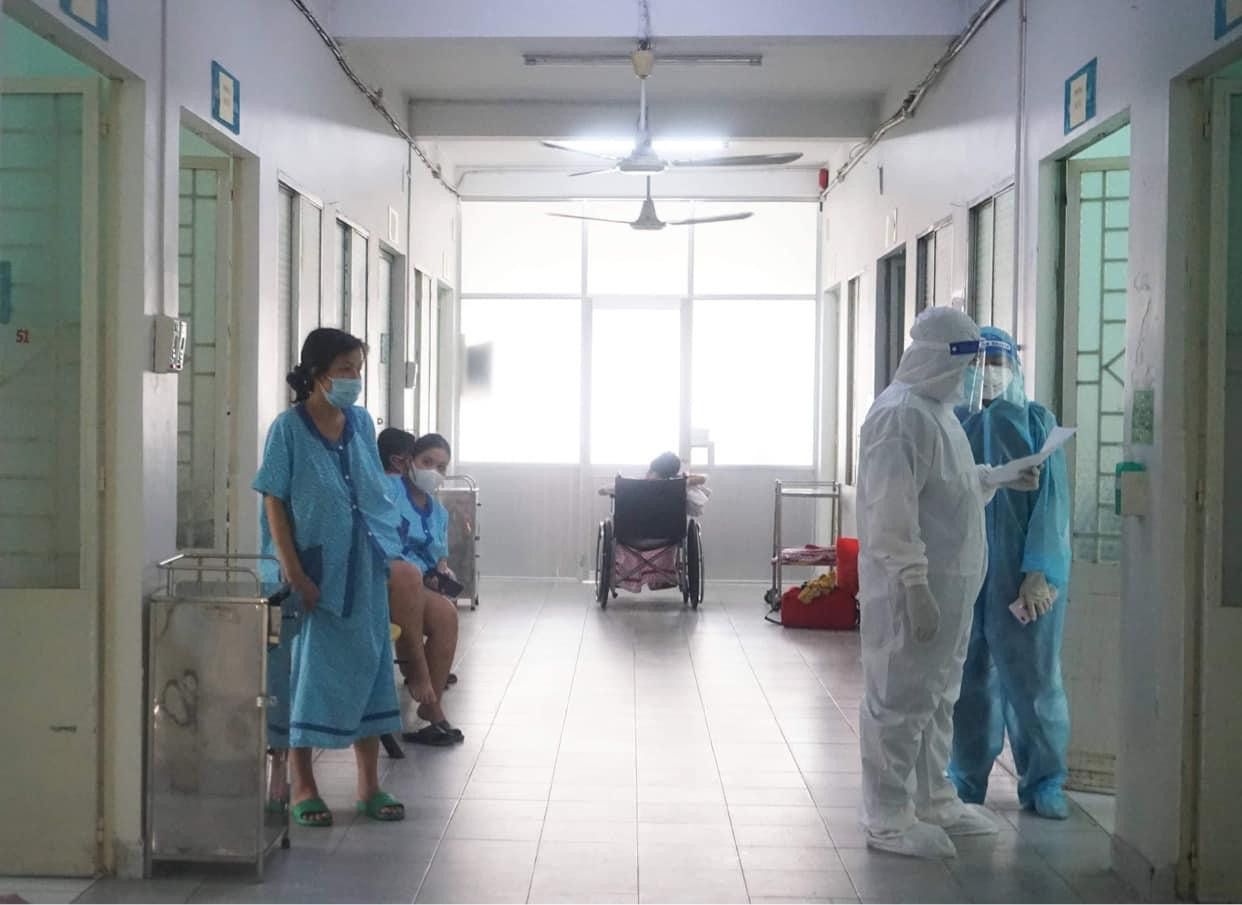 Bệnh viện Hùng Vương hiện có 120 trường hợp đang được theo dõi, điều trị COVID-19. Bệnh viện Hùng Vương hiện có 120 trường hợp đang được theo dõi, điều trị COVID-19.