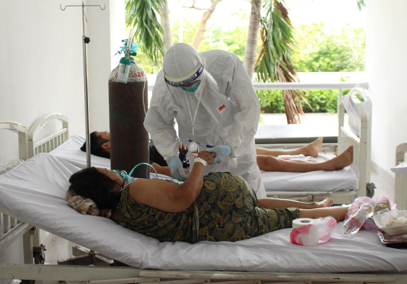 Số ca bệnh tăng nhanh đang gây áp lực rất lớn lên hệ thống tiếp nhận, điều trị bệnh nhân COVID-19.