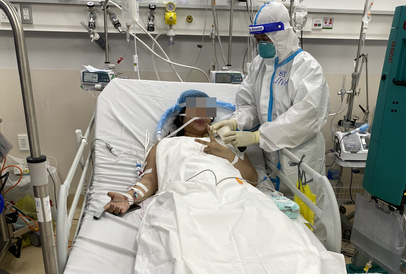 Người mẹ dần bình phục sau khi được đặt ECMO chuyển đến Bệnh viện Hồi sức COVID-19 Người mẹ dần bình phục sau khi được đặt ECMO chuyển đến Bệnh viện Hồi sức COVID-19