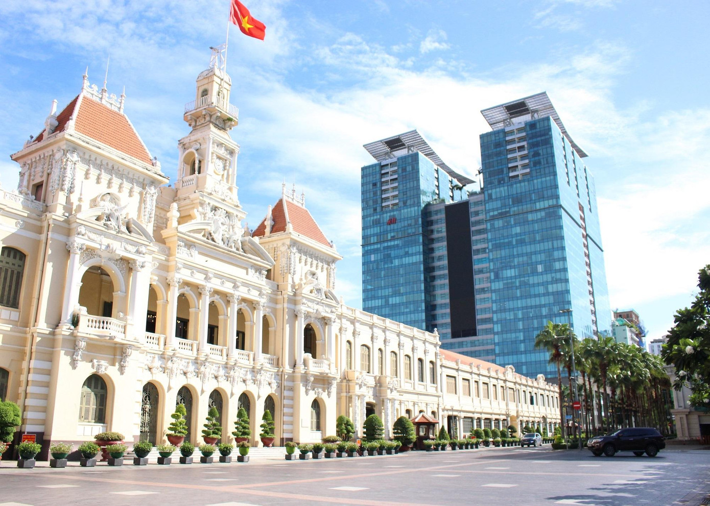 Lãnh đạo TPHCM kêu gọi người dân sẵn sàng tâm lý để &quot;trường kỳ kháng chiến&quot; với COVID-19 trong tình huống cần thiết.