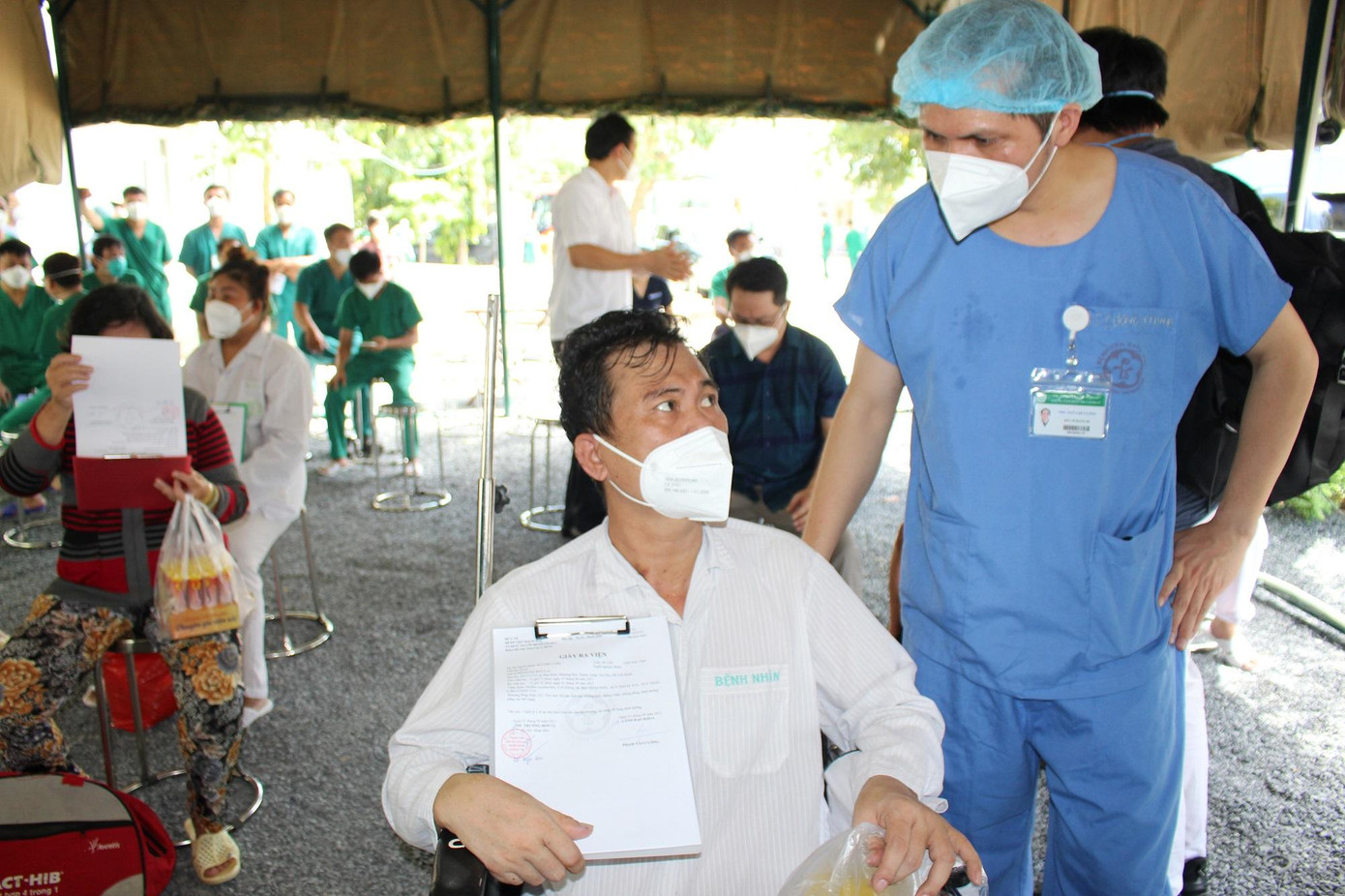 Nhiều bệnh nhân COVID-19 mức độ nặng và nguy kịch đã được các bác sĩ Bệnh viện Bạch Mai cứu sống.