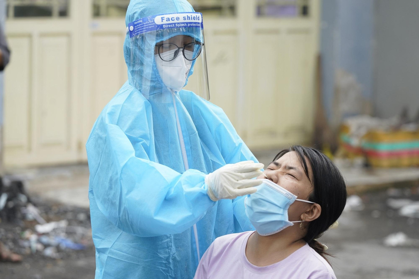 Phương án xét nghiệm cho toàn dân đang được đẩy mạnh để sớm bóc tách F0 ra khỏi cộng đồng. Phương án xét nghiệm cho toàn dân đang được đẩy mạnh để sớm bóc tách F0 ra khỏi cộng đồng.