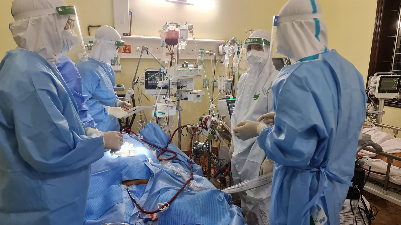 Các y bác sĩ đánh giá trên cả hai bệnh nhân hiệu quả ECMO đều được tối ưu.