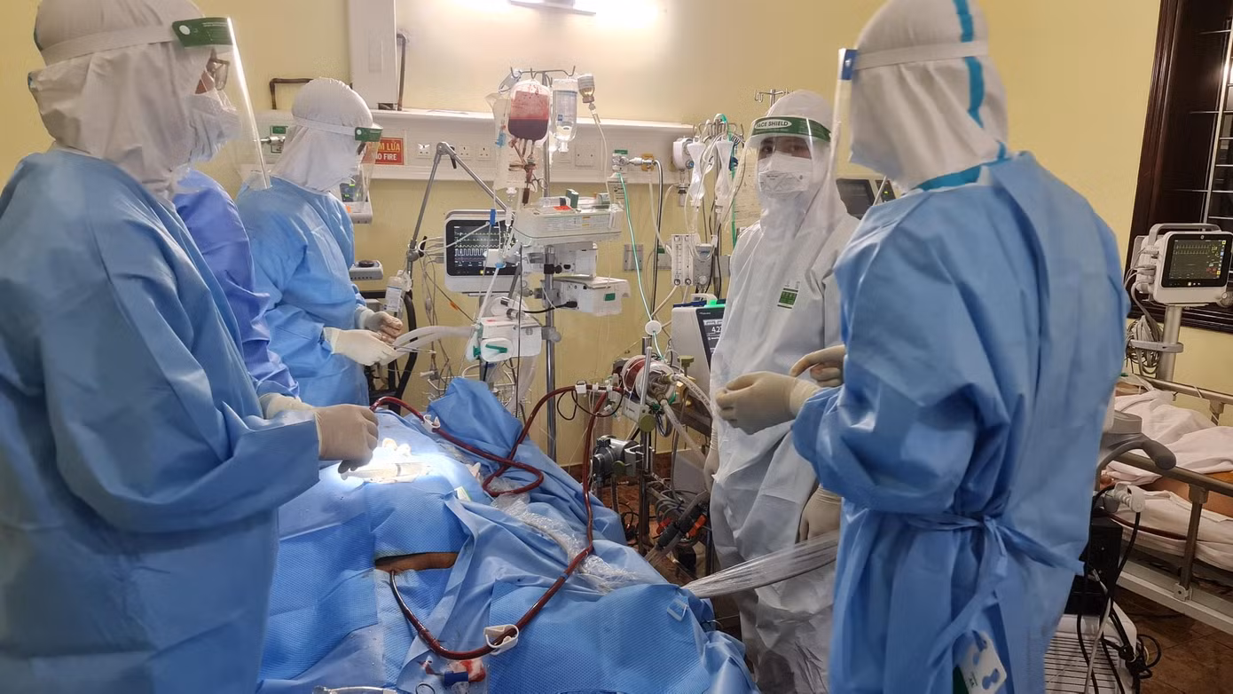 Các y bác sĩ đánh giá trên cả hai bệnh nhân hiệu quả ECMO đều được tối ưu.