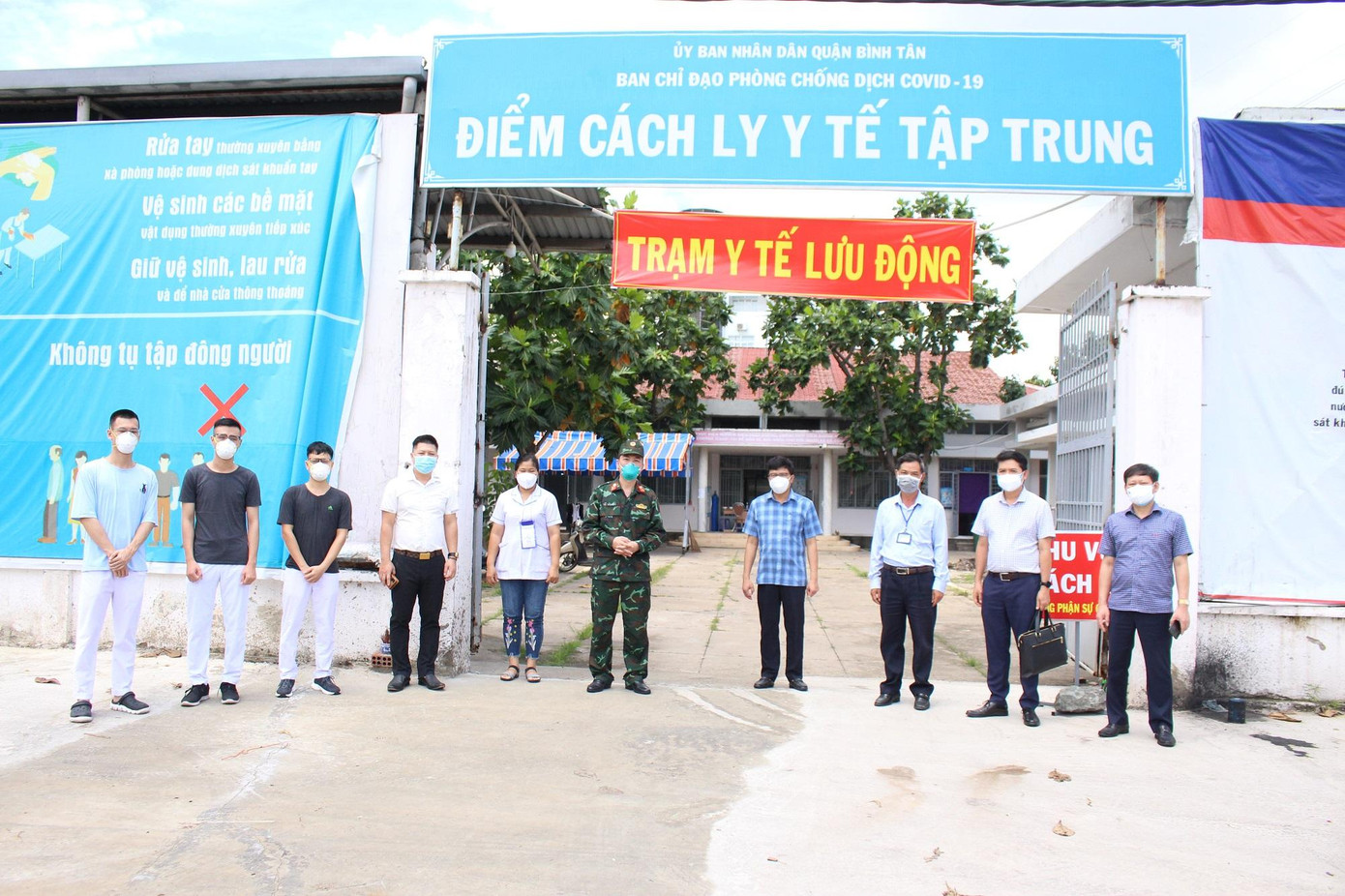 Thành phố đã triển khai hơn 400 trạm y tế lưu động hỗ trợ điều trị cho các F0. Thành phố đã triển khai hơn 400 trạm y tế lưu động hỗ trợ điều trị cho các F0.