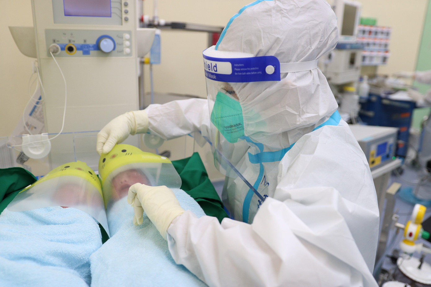 Nhiều em bé may mắn đã chào đời khỏe mạnh từ những người mẹ không may mắc COVID-19 Nhiều em bé may mắn đã chào đời khỏe mạnh từ những người mẹ không may mắc COVID-19