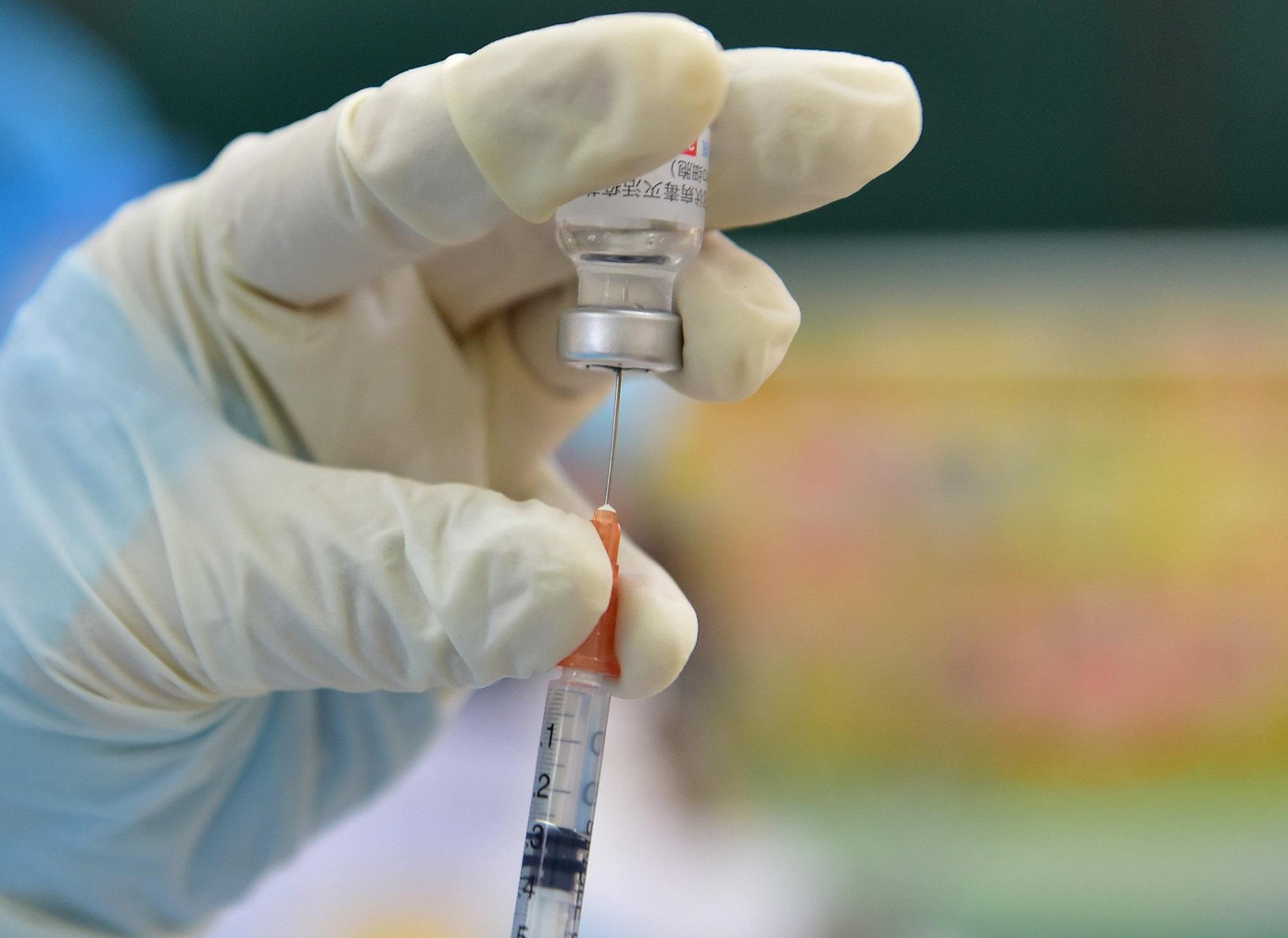 Vắc xin phòng COVID-19 đang được xem là chìa khóa để bảo vệ sức khỏe của cả cộng đồng. Vắc xin phòng COVID-19 đang được xem là chìa khóa để bảo vệ sức khỏe của cả cộng đồng.