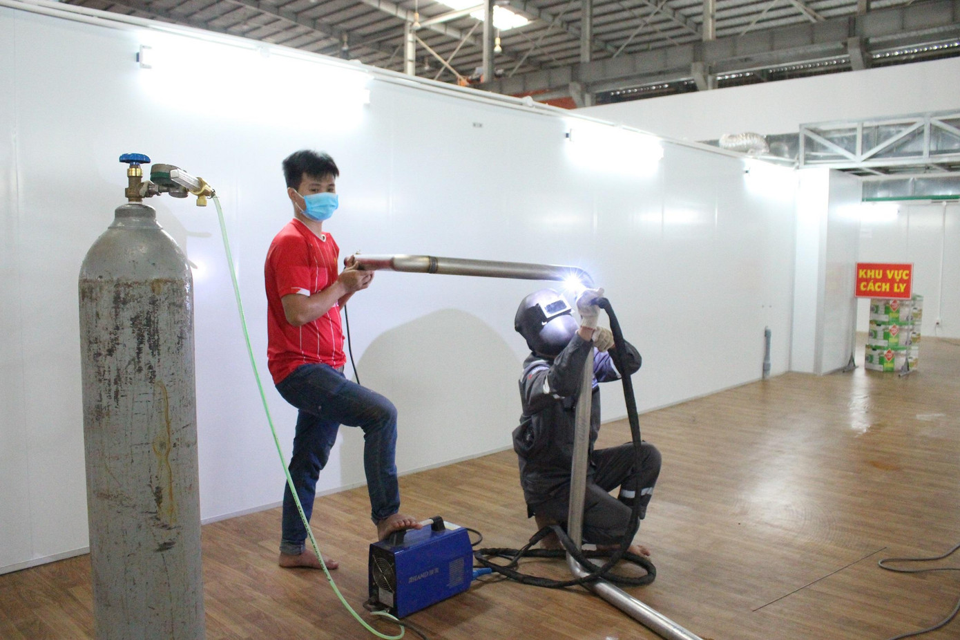 Những công đoạn cuối cùng cho khu vực 700 giường bệnh đầu tiên dần hoàn tất.