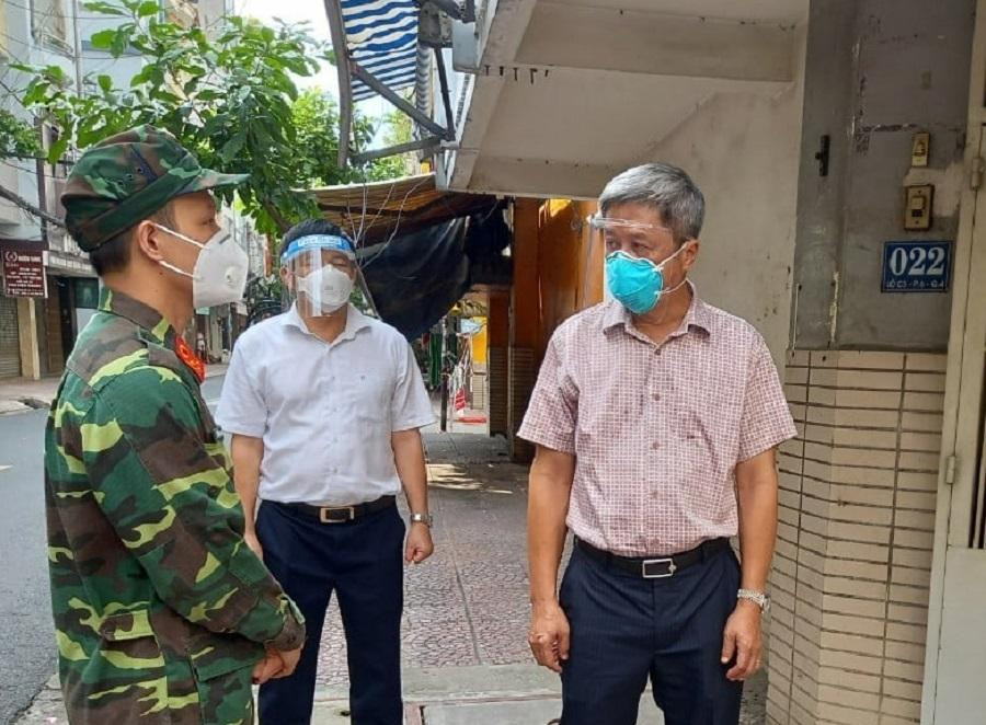 Thứ trưởng Bộ Y tế yêu cầu các đơn vị khẩn trương trao túi thuốc cho F0 ngay sau khi test nhanh dương tính và người bệnh đủ điều kiện cách ly y tế tại nhà. Thứ trưởng Bộ Y tế yêu cầu các đơn vị khẩn trương trao túi thuốc cho F0 ngay sau khi test nhanh dương tính và người bệnh đủ điều kiện cách ly y tế tại nhà.