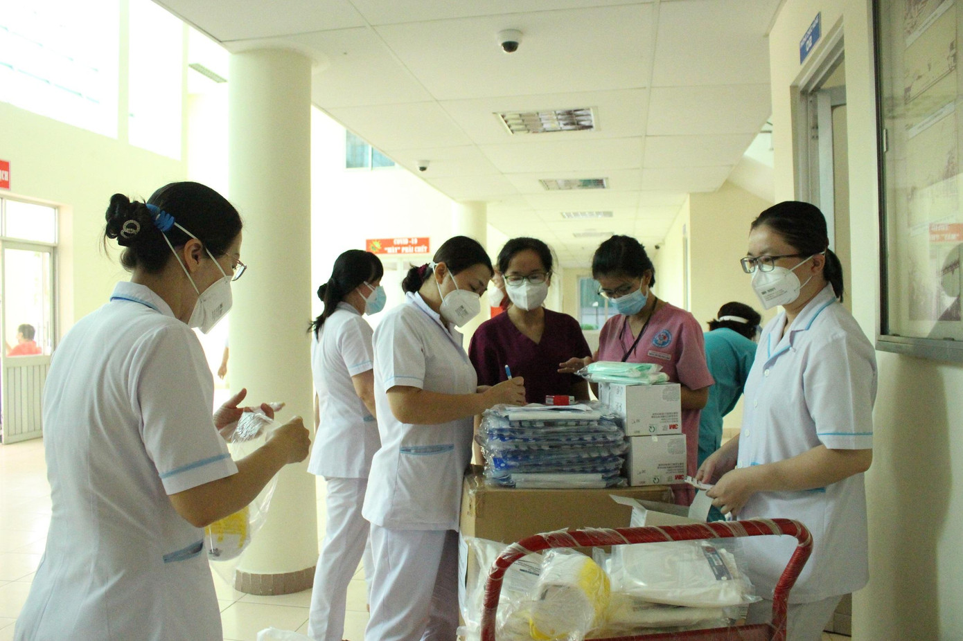 Vật tư y tế đã hỏa tốc được chuyển đến bệnh viện sẵn sàng phục vụ y bác sĩ và bệnh nhân.