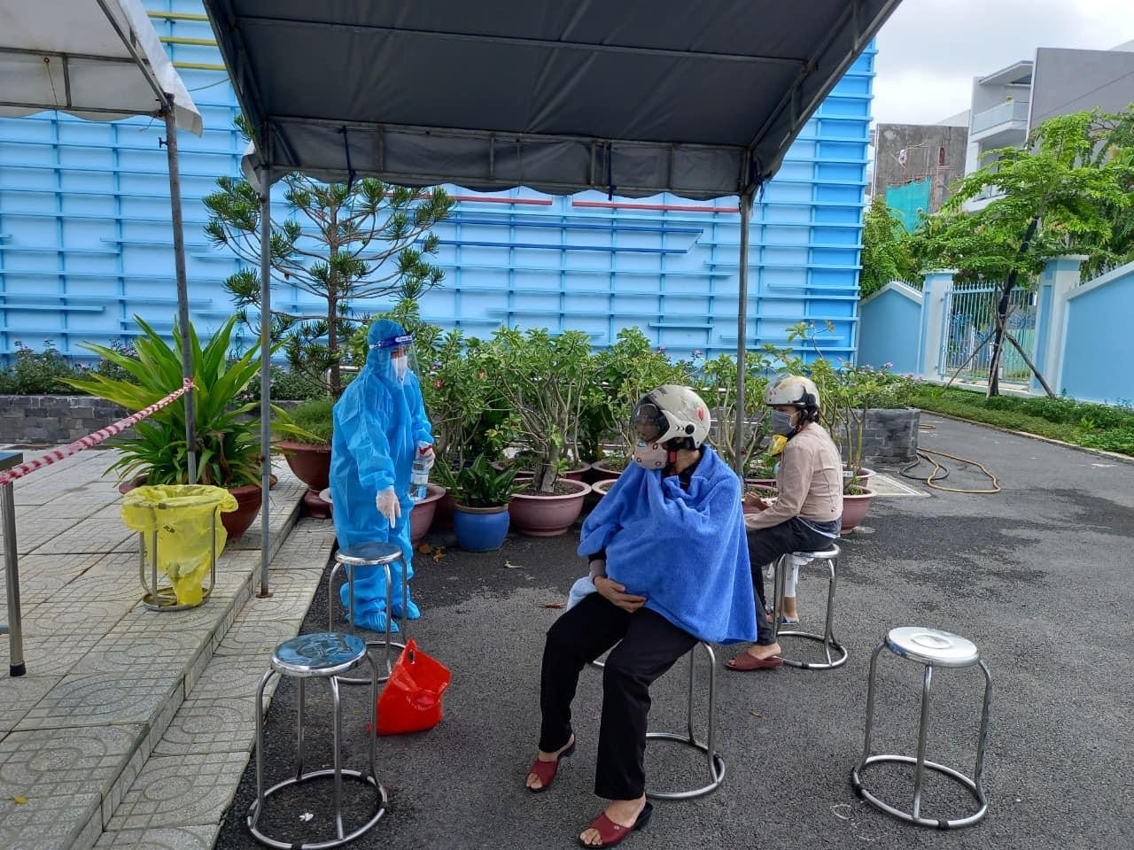 Cuộc chiến với dịch COVID-19 đang từng bước mang lại những thành quả tích cực Cuộc chiến với dịch COVID-19 đang từng bước mang lại những thành quả tích cực