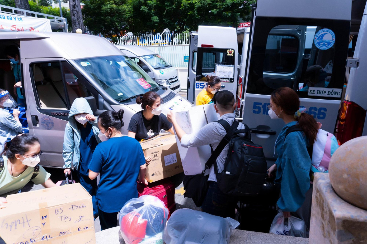 Đây là bệnh viện có quy mô 2.800 giường sẽ chính thức tiếp nhận bệnh nhân vào ngày 28/7 là những trường hợp F0 có biểu hiện bệnh nhẹ. Ngoài nhiệm vụ trên, bệnh viện Hùng Vương còn tham gia hỗ trợ Bệnh viện thu dung điều trị COVID-19 Cần Giờ với 10 nhân sự; Bệnh viện thu dung điều trị COVID-19 số 2 với 26 nhân sự.