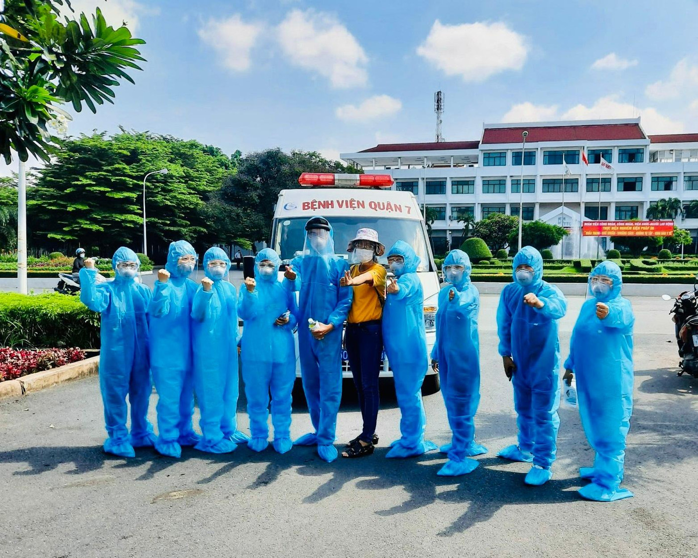 Bệnh viện Quận 7, TPHCM là cơ sở y tế đầu tiên đáp ứng các tiêu chí mở cửa trở lại bình thường Bệnh viện Quận 7, TPHCM là cơ sở y tế đầu tiên đáp ứng các tiêu chí mở cửa trở lại bình thường