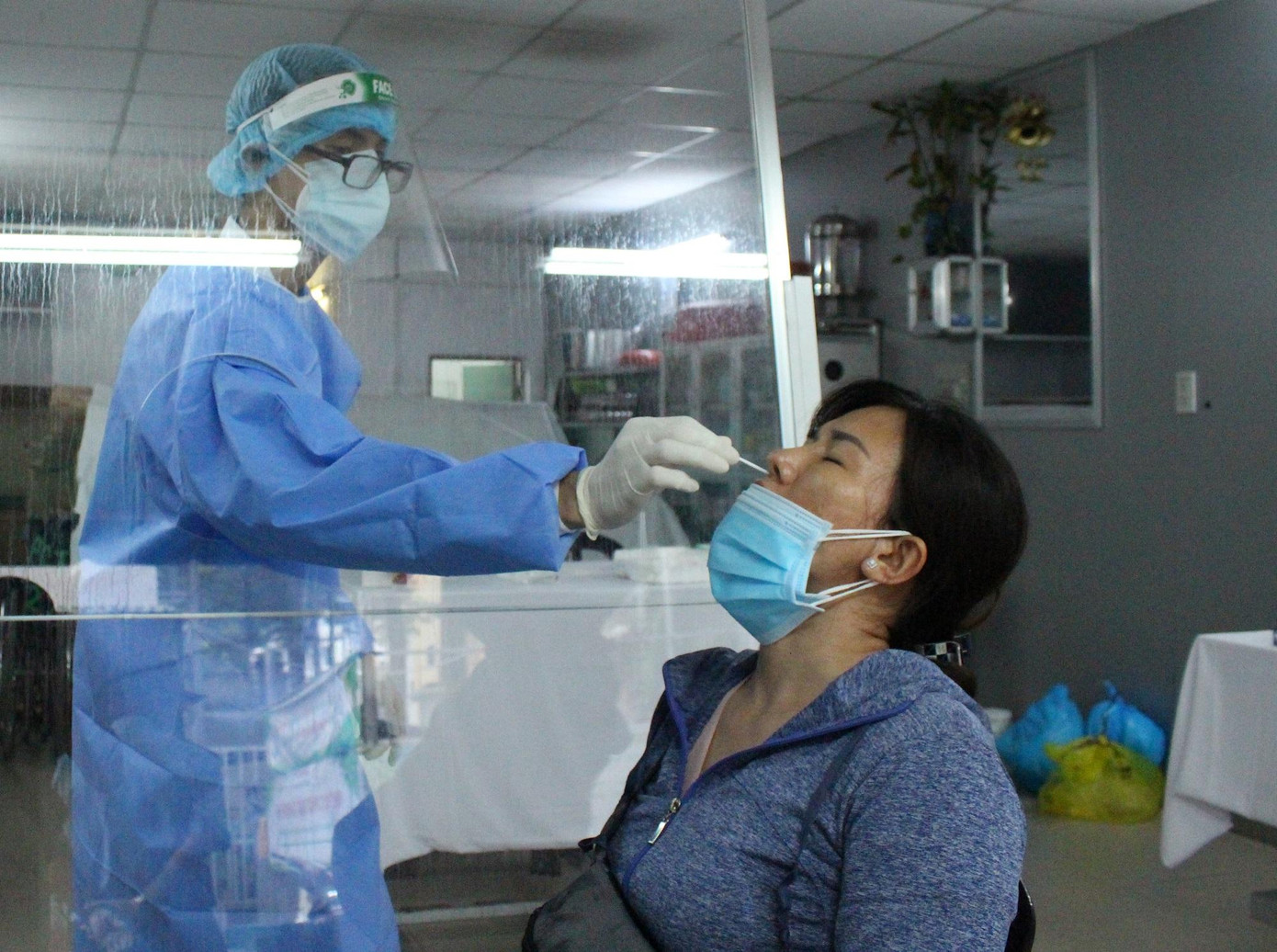 Xét nghiệm là giải pháp quan trọng để phát hiện sớm, ngăn chặn nguy cơ lây nhiễm