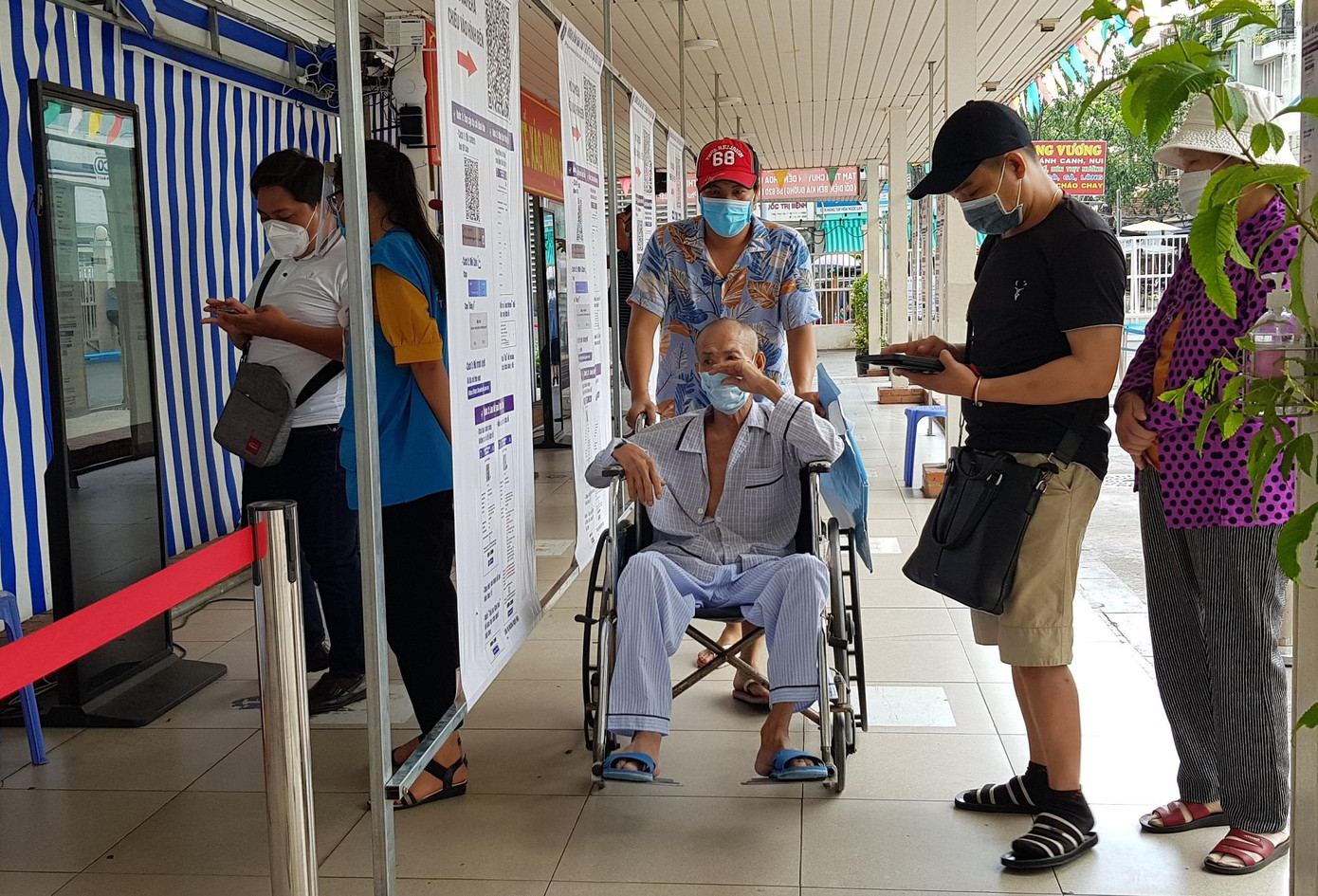 Sau ngày 1/10, TPHCM sẽ từng bước chuyển đổi công năng để mỗi quận huyện có một bệnh viện điều trị bệnh nhân không COVID-19 Sau ngày 1/10, TPHCM sẽ từng bước chuyển đổi công năng để mỗi quận huyện có một bệnh viện điều trị bệnh nhân không COVID-19