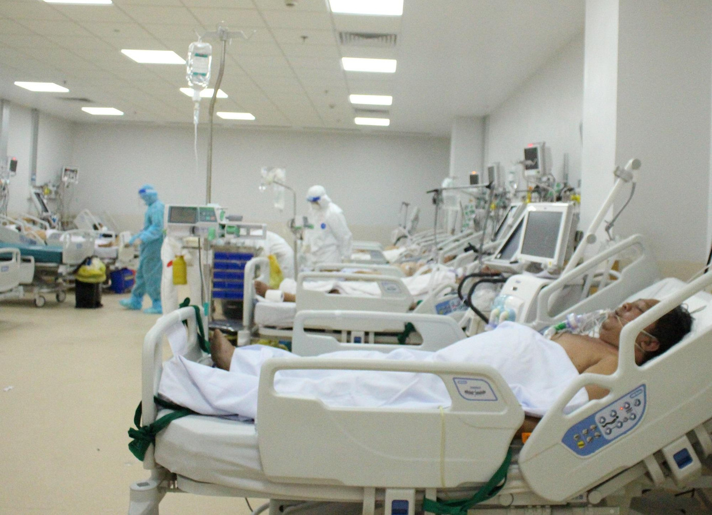 Số ca bệnh mới phát hiện tại TPHCM vẫn ở mức cao trong khi các tỉnh thành lân cận dịch diễn biến phức tạp. Số ca bệnh mới phát hiện tại TPHCM vẫn ở mức cao trong khi các tỉnh thành lân cận dịch diễn biến phức tạp.