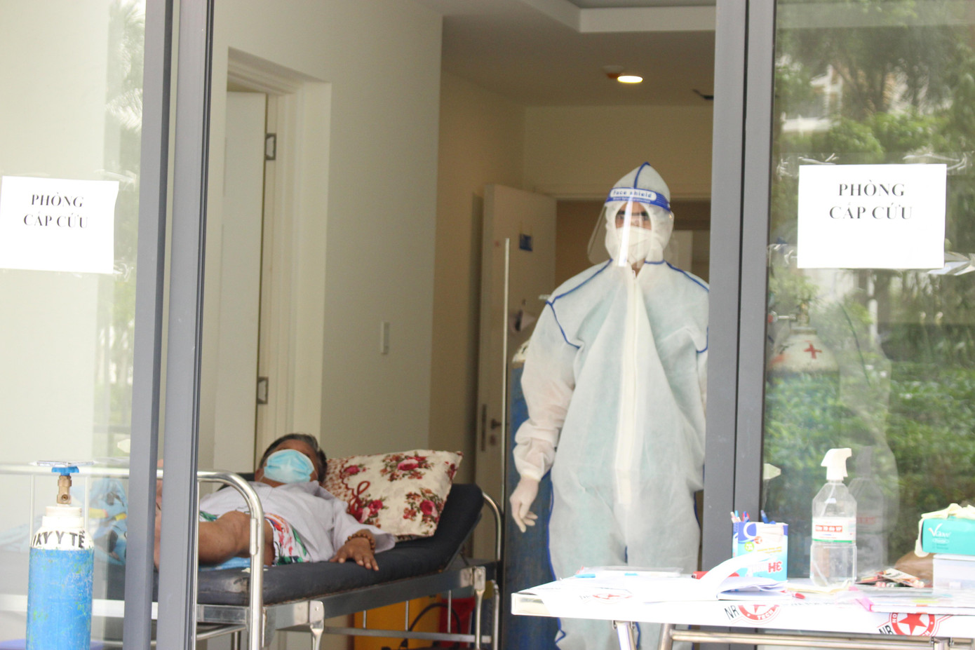 Hệ thống điều trị bệnh nhân COVID-19 sẽ được sắp xếp phù hợp nhằm đáp ứng với dịch bệnh và chăm sóc các bệnh lý thông thường khác Hệ thống điều trị bệnh nhân COVID-19 sẽ được sắp xếp phù hợp nhằm đáp ứng với dịch bệnh và chăm sóc các bệnh lý thông thường khác