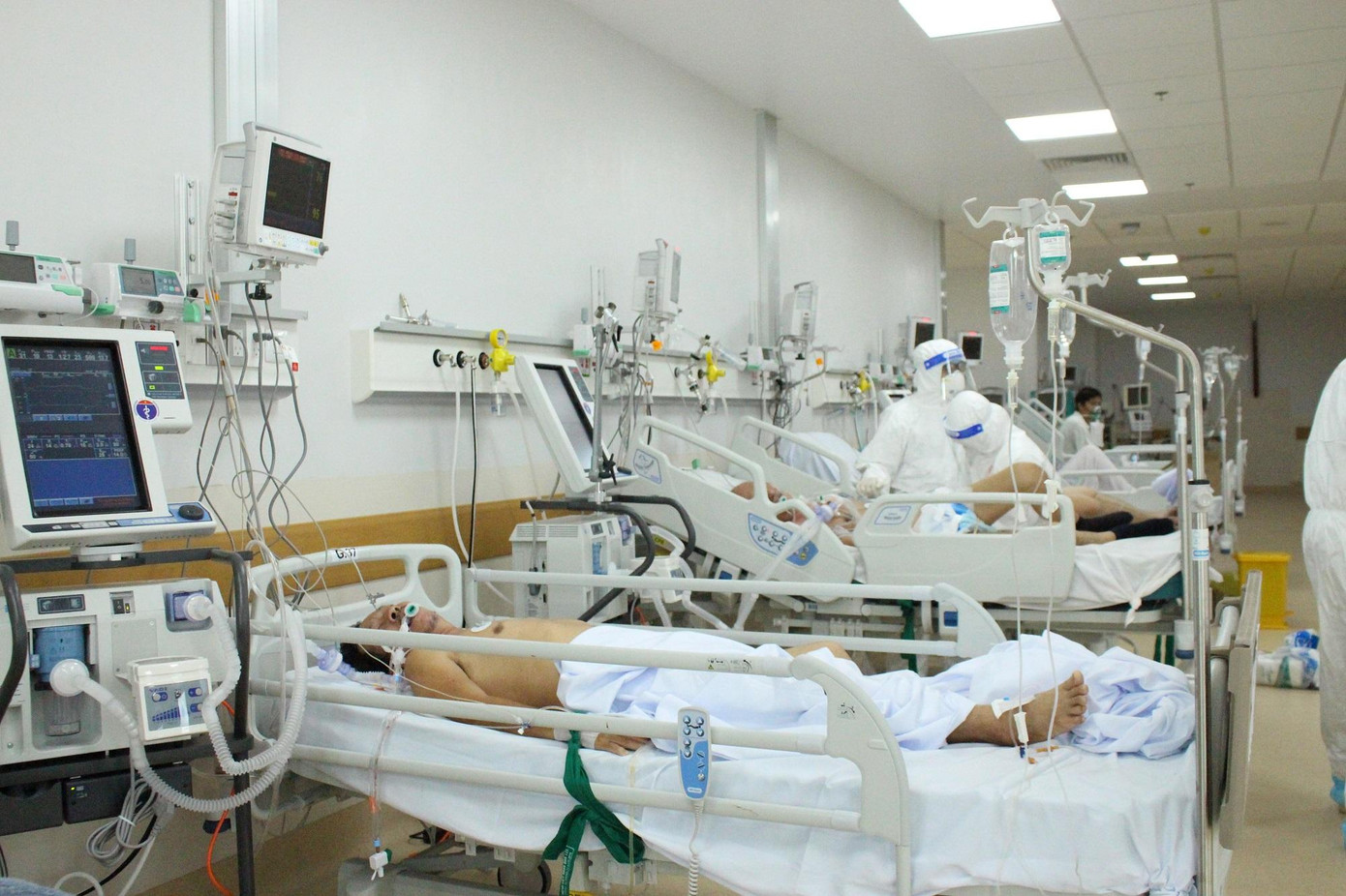 Nỗ lực tăng cường các giải pháp điều trị đang ngăn chặn hiệu quả số số ca diễn tiến nặng, giảm tử vong do COVID-19 Nỗ lực tăng cường các giải pháp điều trị đang ngăn chặn hiệu quả số số ca diễn tiến nặng, giảm tử vong do COVID-19