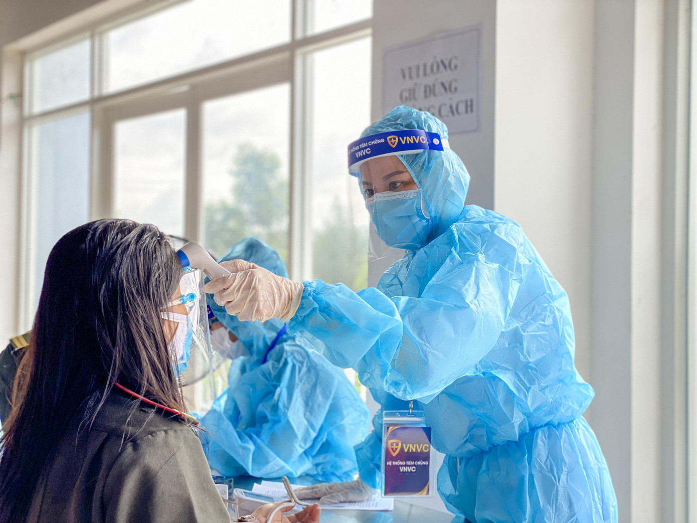 Tất cả những người sau tiêm đều được lưu lại theo dõi phản ứng trong thời gian 30 phút. Tất cả những người sau tiêm đều được lưu lại theo dõi phản ứng trong thời gian 30 phút.