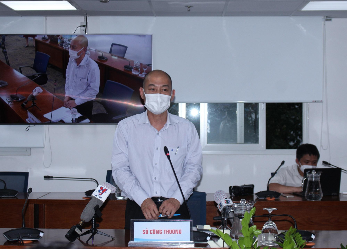 Ông Nguyễn Nguyên Phương, Phó giám đốc Sở Công thương chia sẻ thông tin tại buổi họp báo,