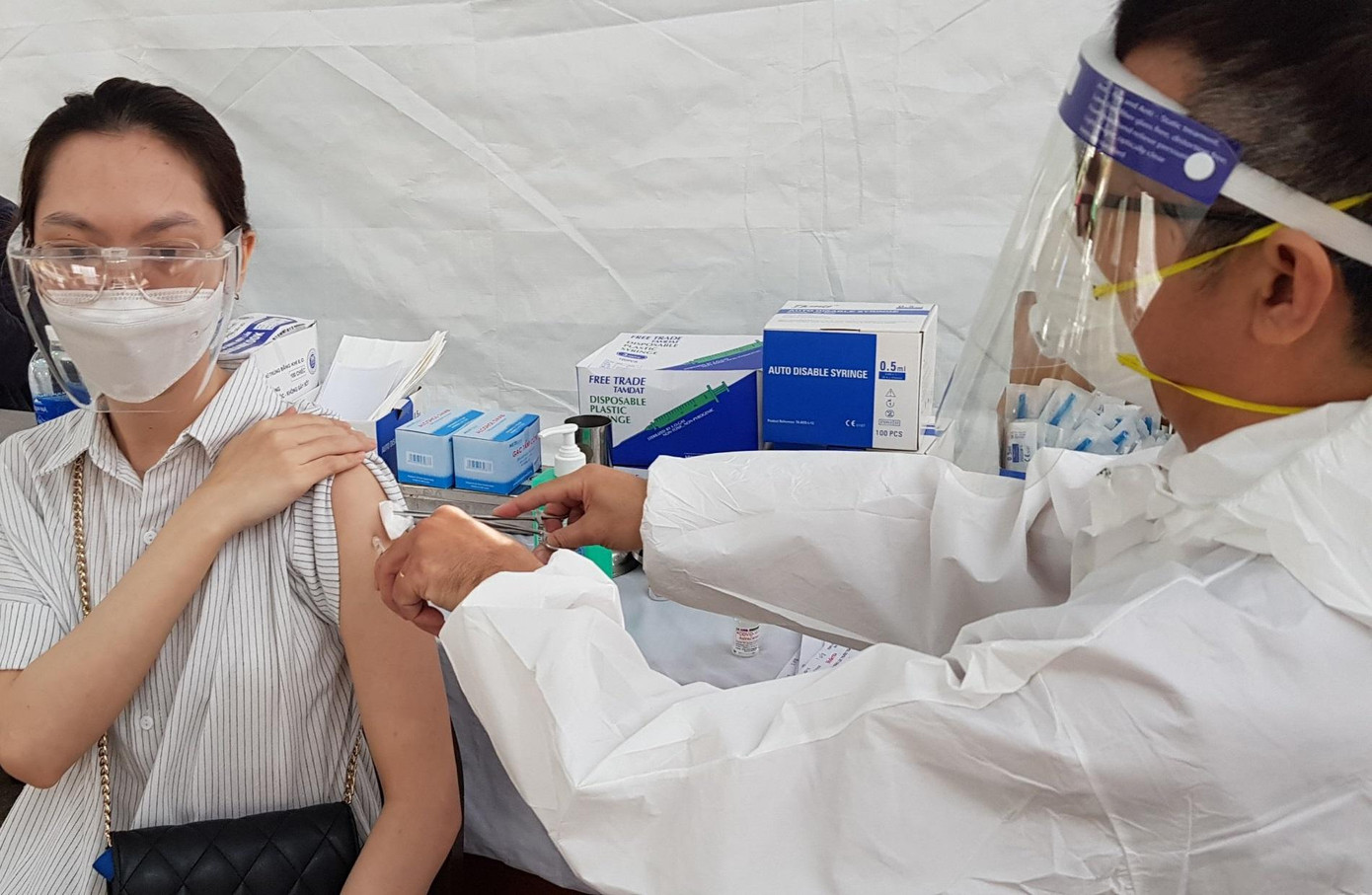 Thành phố đang nỗ lực đẩy nhanh tiến độ tiêm chủng để sớm đạt miễn dịch cộng đồng Thành phố đang nỗ lực đẩy nhanh tiến độ tiêm chủng để sớm đạt miễn dịch cộng đồng