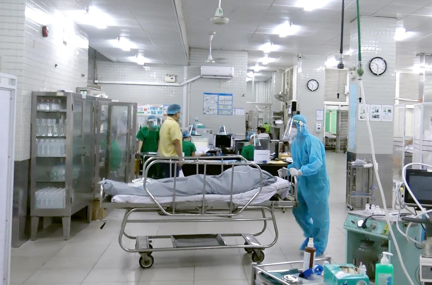 Một bệnh nhân mắc COVID-19 không qua được nguy kịch (Ảnh: Ngô Bình) Một bệnh nhân mắc COVID-19 không qua được nguy kịch (Ảnh: Ngô Bình)