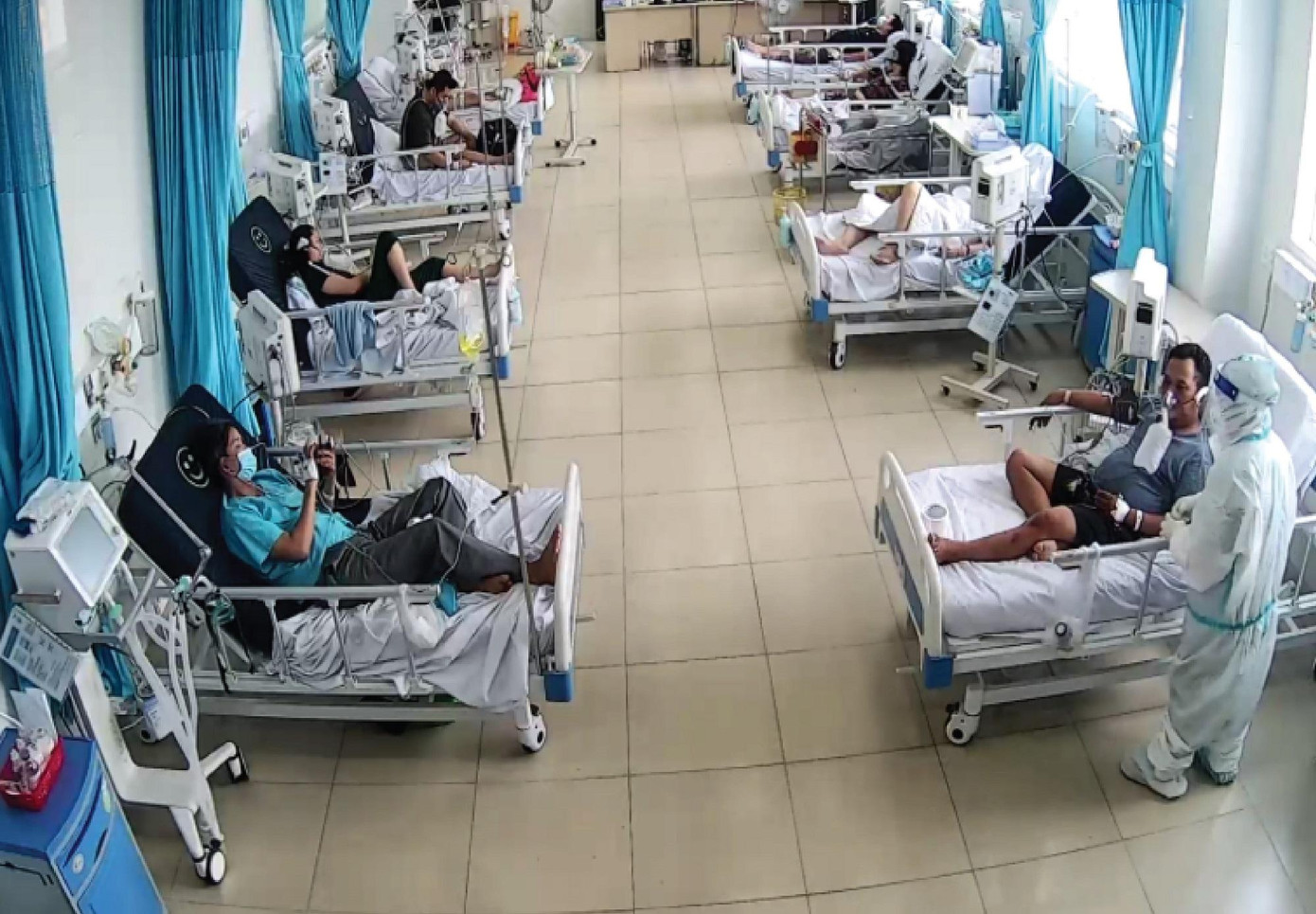 Vừa ra mắt thì tại bệnh viện đã có 55 bệnh nhân trong đó 10 giường hồi sức đã kín bệnh.